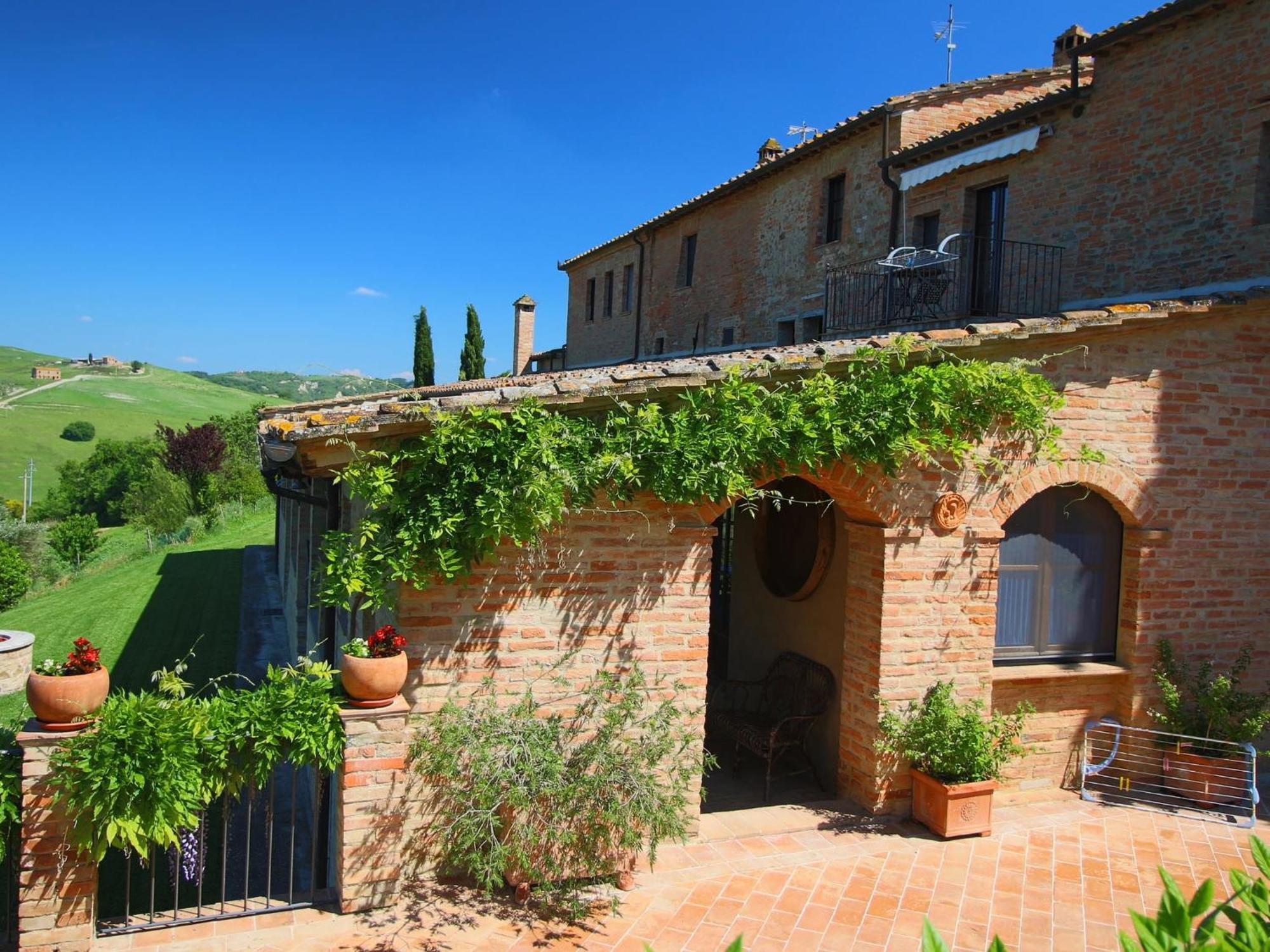 Attractive Farmhouse In Montalcino With Terrace Villa San Giovanni d'Asso Exterior photo